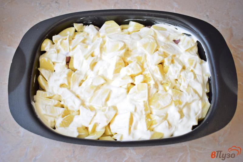 Фото приготовление рецепта: Курица с картофелем запеченная в духовке шаг №3