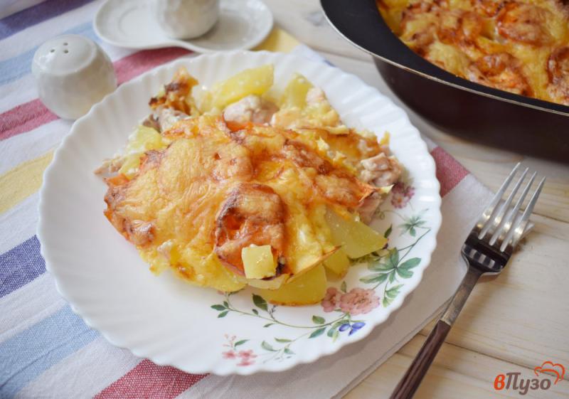 Фото приготовление рецепта: Курица с картофелем запеченная в духовке шаг №7