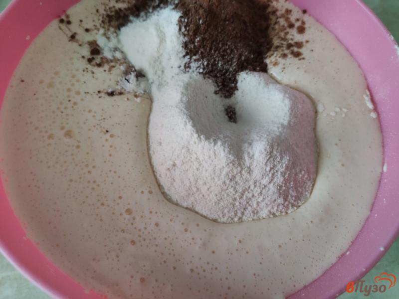 Фото приготовление рецепта: Шоколадный пирог шаг №3