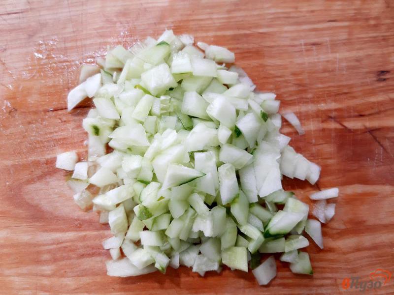 Фото приготовление рецепта: Салат с креветками и кукурузой шаг №3