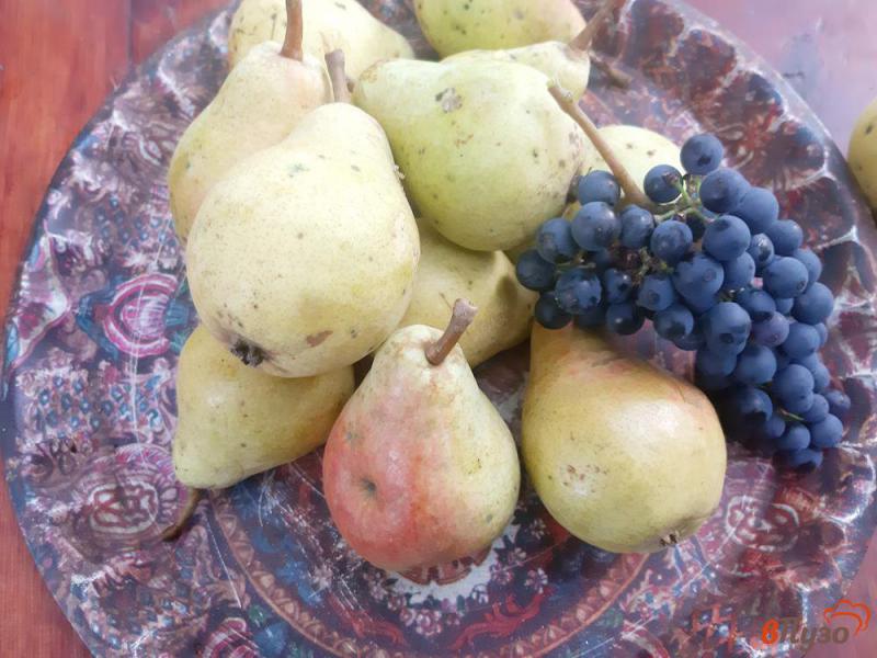 Фото приготовление рецепта: Компот из груш с виноградом на зиму шаг №1