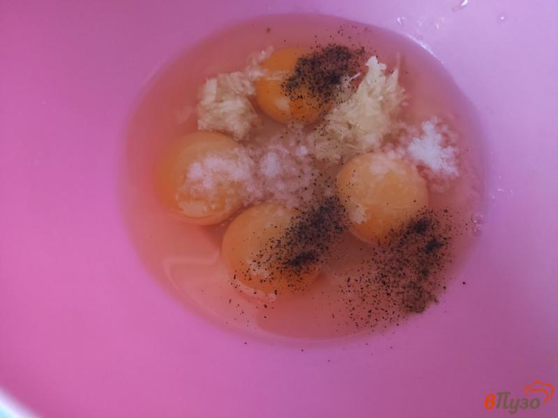 Фото приготовление рецепта: Картошка с кабачком и яйцами шаг №6