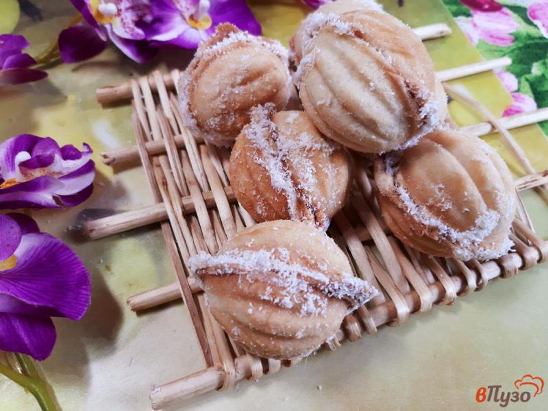 Фото приготовление рецепта: Печенье Орешки с кокосовой стружкой шаг №11