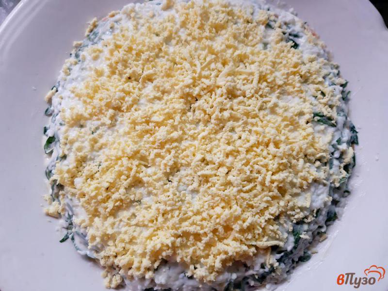 Фото приготовление рецепта: Салат слоеный из риса с мидиями шаг №14