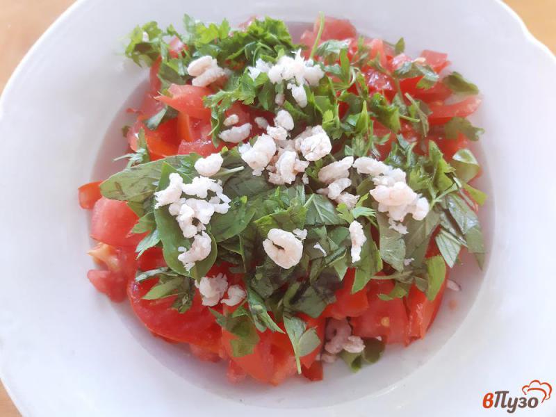 Фото приготовление рецепта: Салат из помидоров с креветками шаг №8