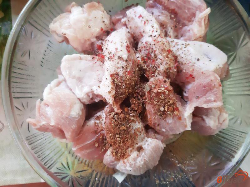 Фото приготовление рецепта: Шашлык из свинины с цуккини в маринаде из соевого соуса шаг №3
