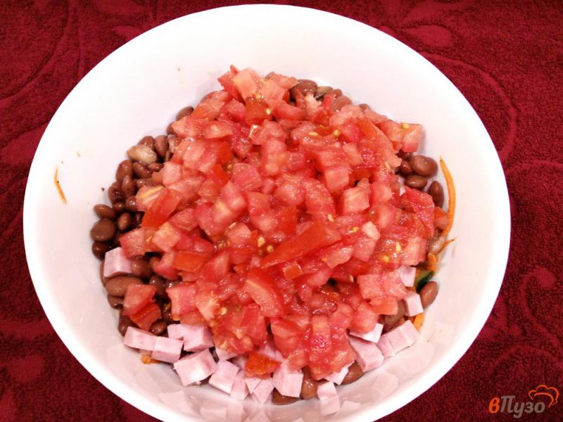 Фото приготовление рецепта: Салат с ветчиной и фасолью шаг №5