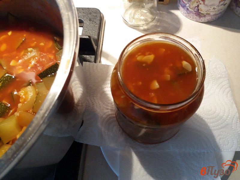 Фото приготовление рецепта: Цукини в томатно-чесночной заливке шаг №7