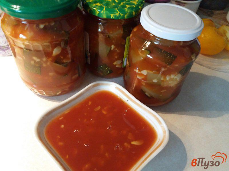 Фото приготовление рецепта: Цукини в томатно-чесночной заливке шаг №9