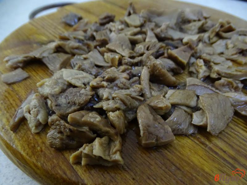 Фото приготовление рецепта: Белые грибы в сметанной подливе шаг №3