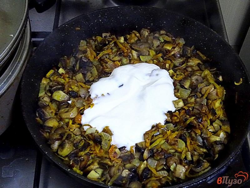 Фото приготовление рецепта: Скумбрия фаршированная грибами и овощами шаг №4