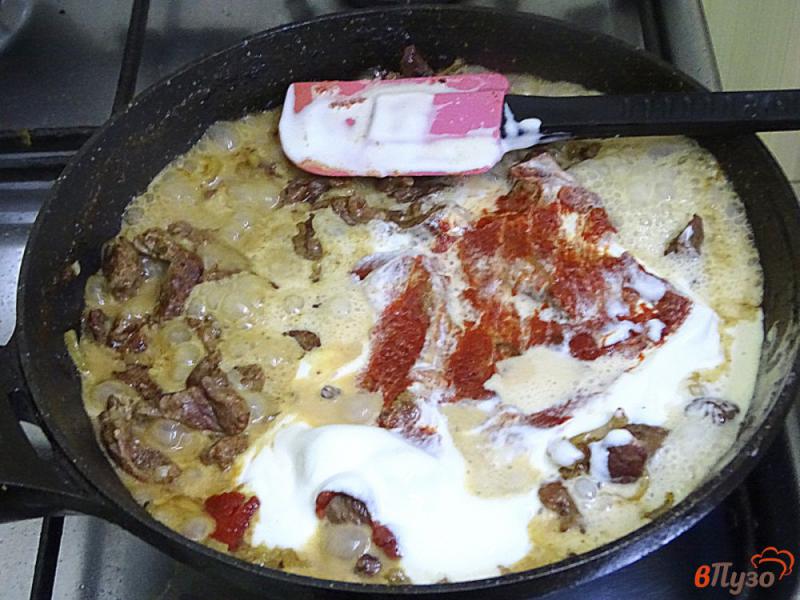 Фото приготовление рецепта: Говядина в сливочно-томатном соусе шаг №8