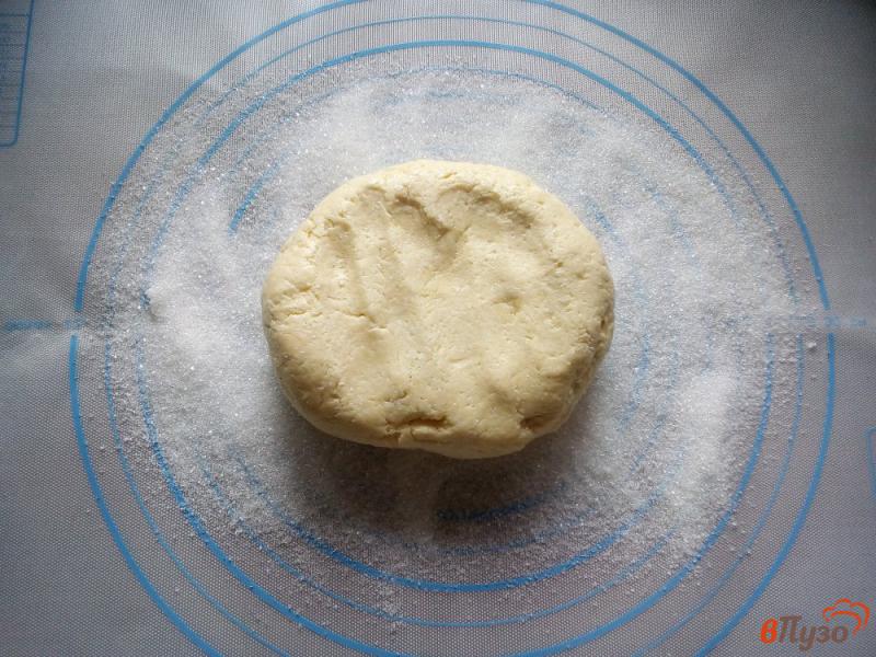 Фото приготовление рецепта: Сахарное печенье из творожного теста шаг №4