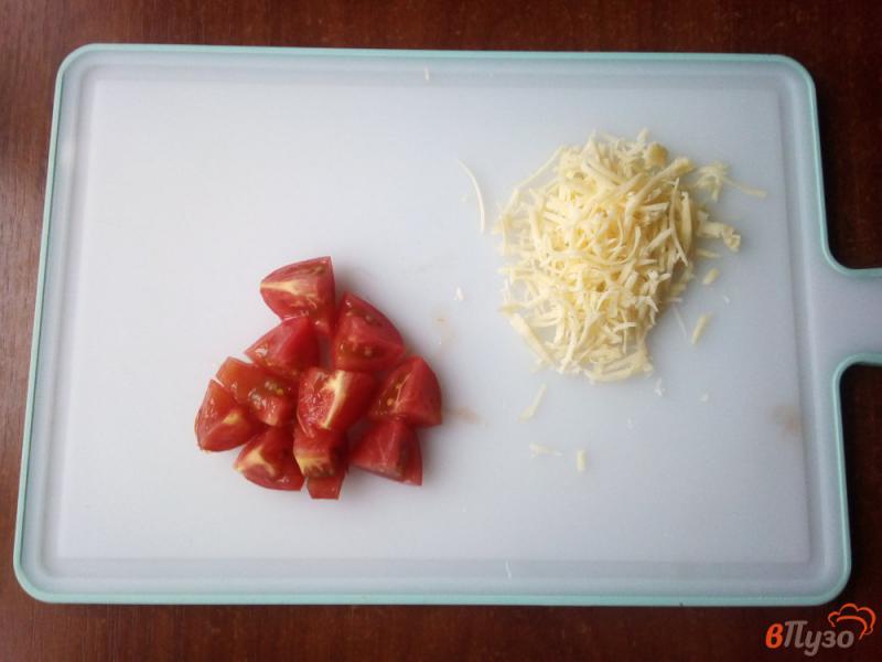 Фото приготовление рецепта: Бризоль с помидорами и сыром шаг №4