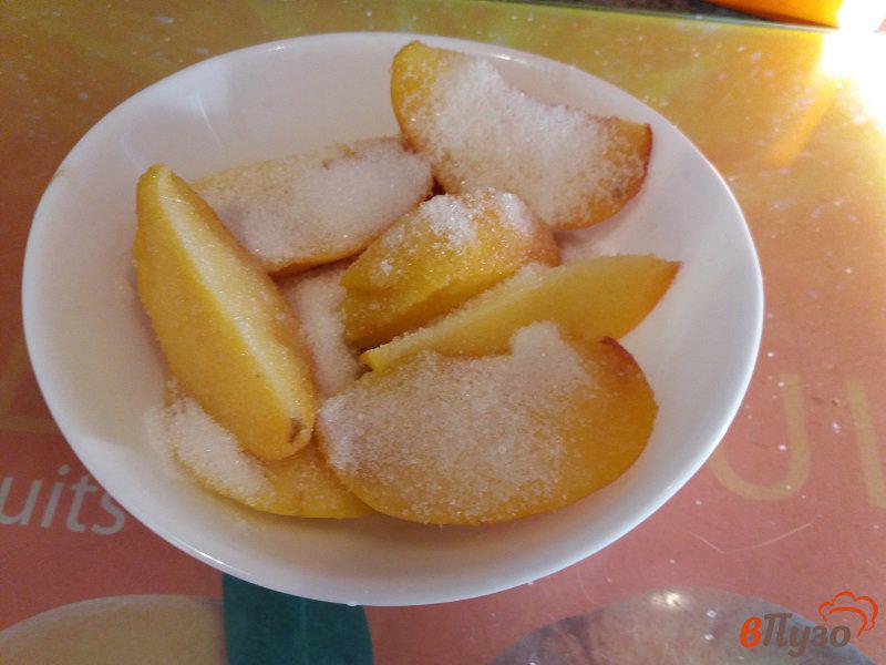 Фото приготовление рецепта: Творог с персиками на завтрак шаг №2