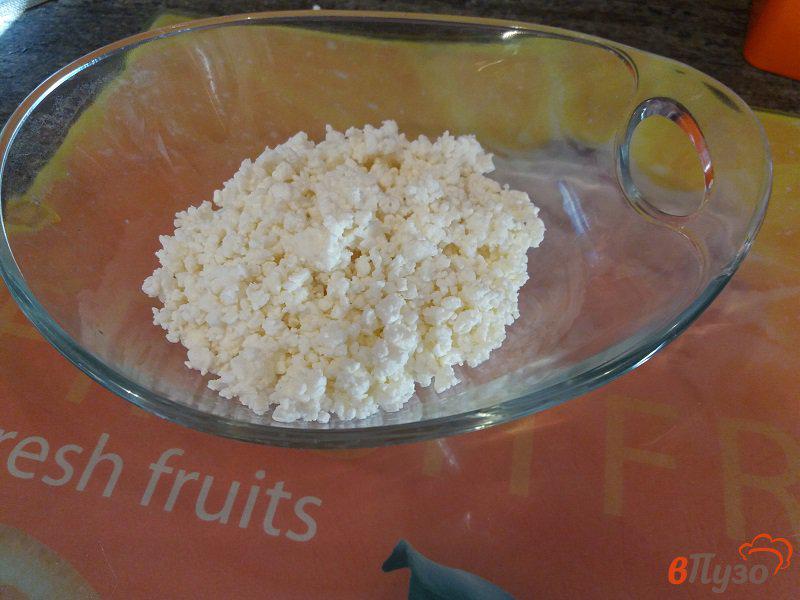 Фото приготовление рецепта: Творог с персиками на завтрак шаг №3