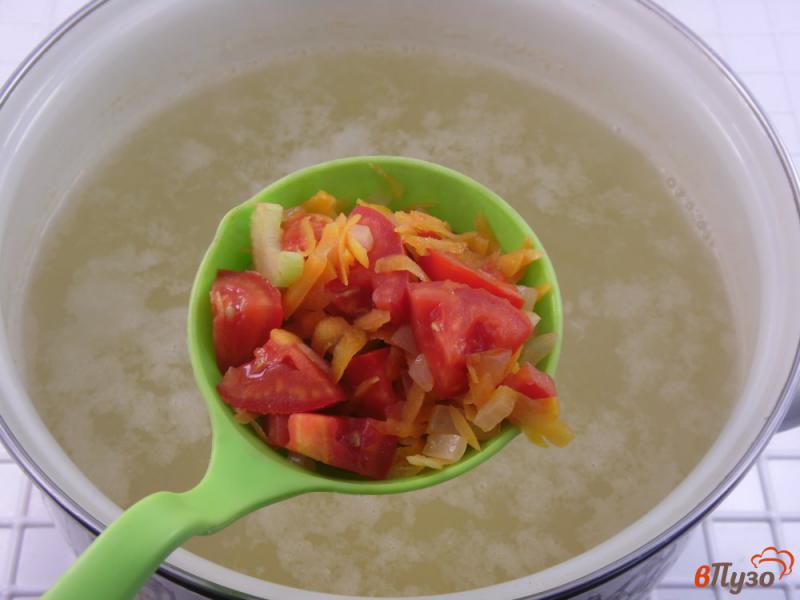 Фото приготовление рецепта: Суп рыбный с овощами и булгуром шаг №6