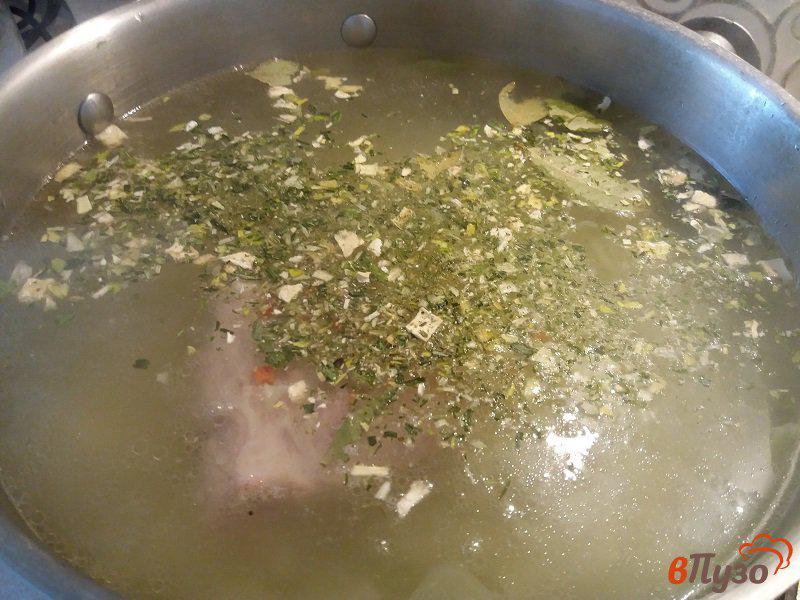 Фото приготовление рецепта: Щи из свежей капусты со свиными ребрышками шаг №9