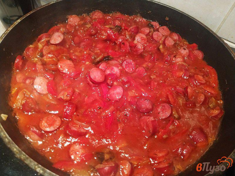 Фото приготовление рецепта: Паста с соусом из охотничьих колбасок и грибов шаг №8