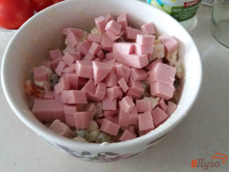 Фото приготовление рецепта: Салат овощной с колбасой шаг №2