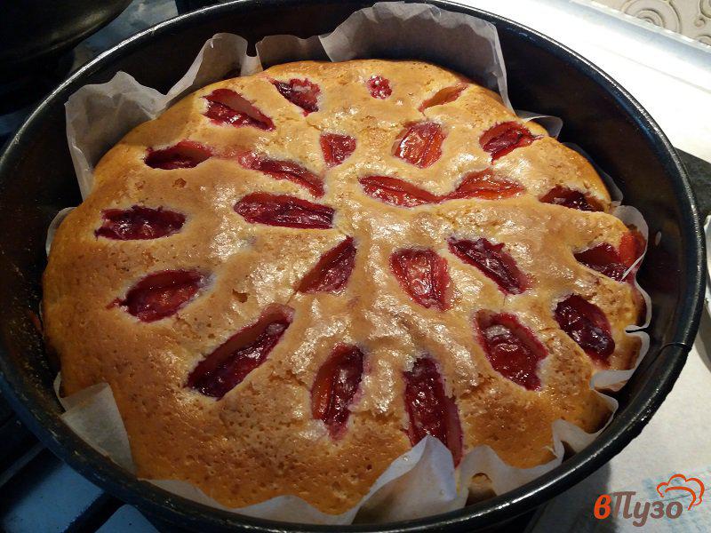 Фото приготовление рецепта: Пирог со сливами шаг №9