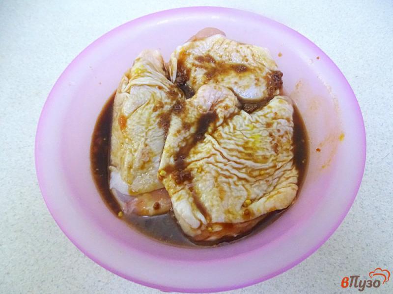 Фото приготовление рецепта: Куриные бёдра запеченные в духовке шаг №4