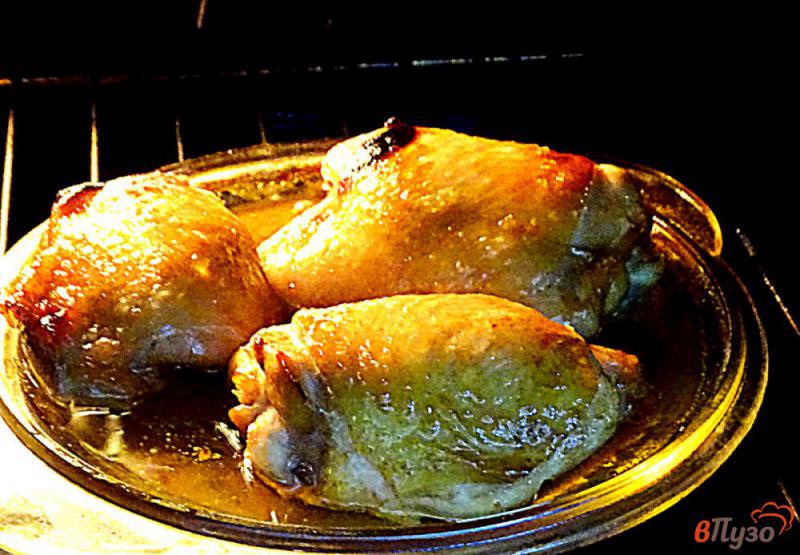 Фото приготовление рецепта: Куриные бёдра запеченные в духовке шаг №5