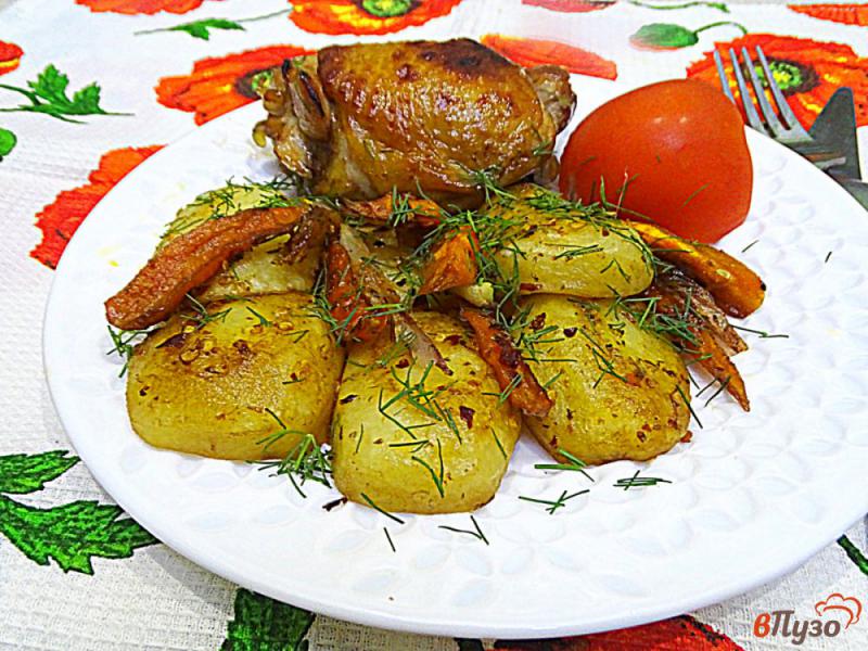 Фото приготовление рецепта: Картофель с луком и морковью запеченные в микроволновке шаг №7