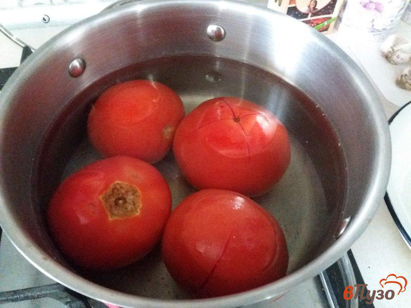 Фото приготовление рецепта: Соус-приправа из помидор с чесноком на зиму шаг №2