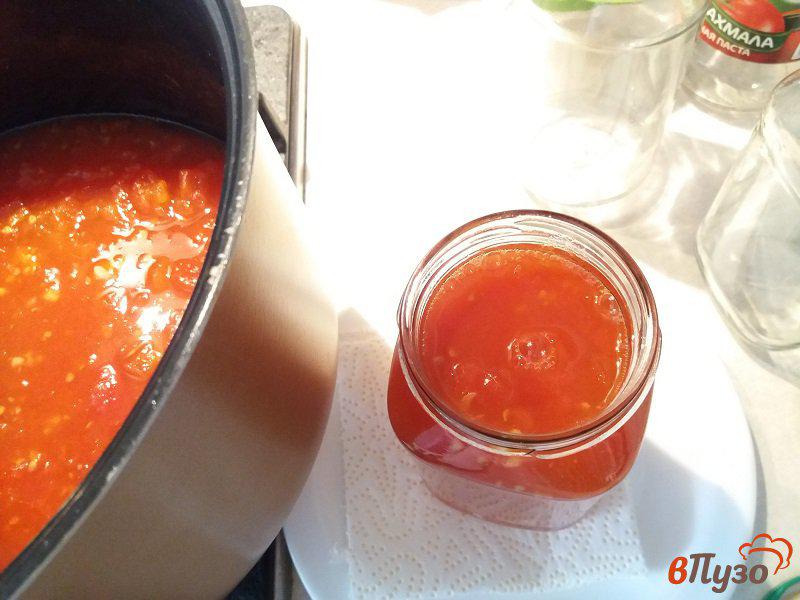 Фото приготовление рецепта: Соус-приправа из помидор с чесноком на зиму шаг №8