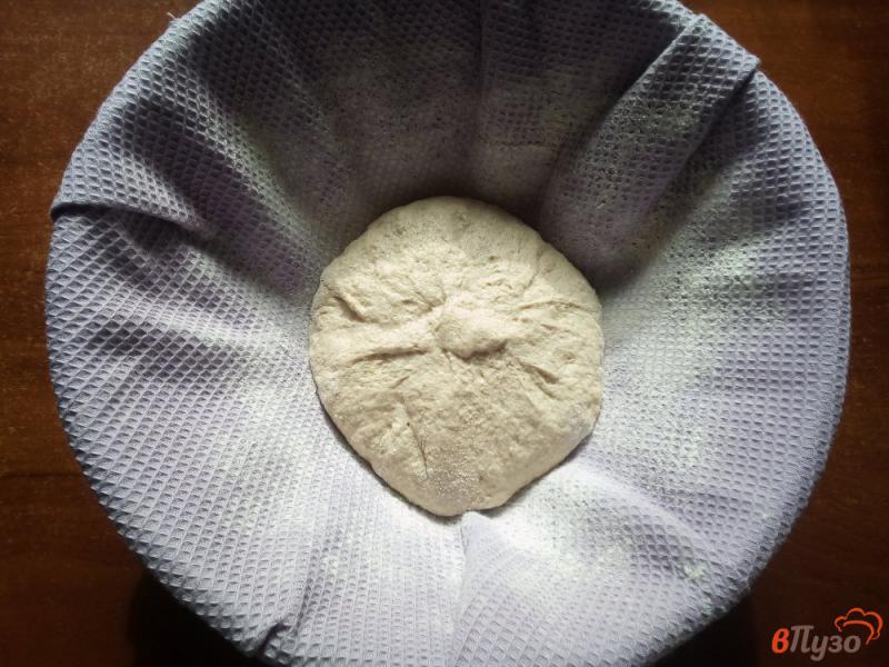 Фото приготовление рецепта: Хлеб с ржаной и цельнозерновой мукой на закваске шаг №6