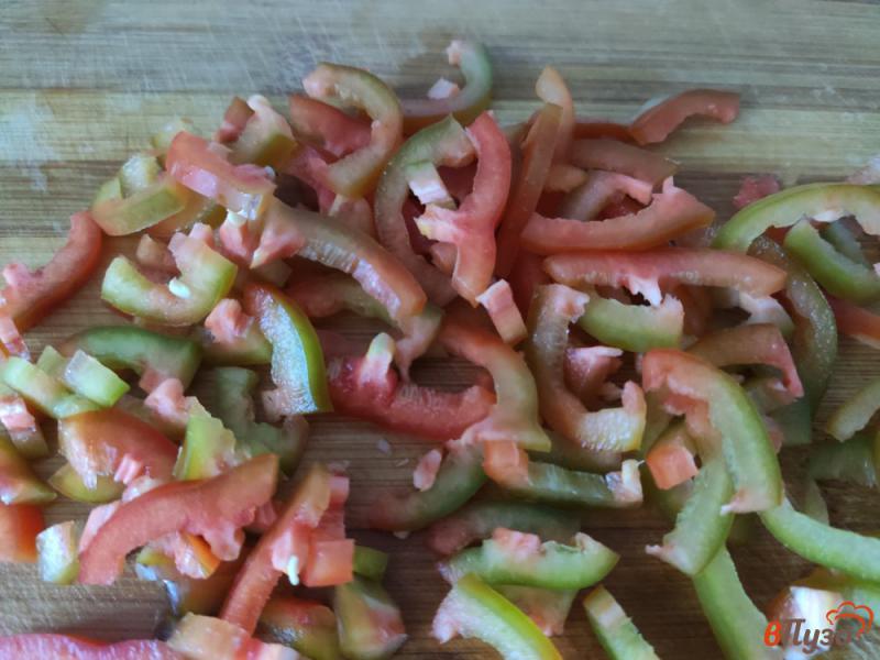 Фото приготовление рецепта: Овощной салат с семенами льна шаг №4