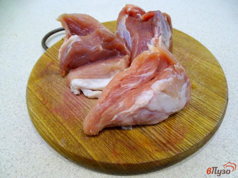 Фото приготовление рецепта: Жаркое со свининой баклажанами и перцем шаг №1