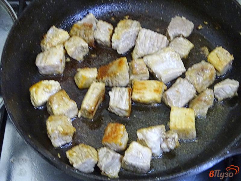 Фото приготовление рецепта: Жаркое со свининой баклажанами и перцем шаг №2