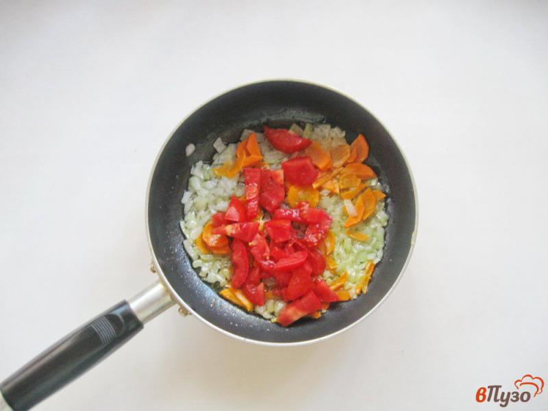 Фото приготовление рецепта: Суп с помидорами и лапшой «Удон» шаг №3