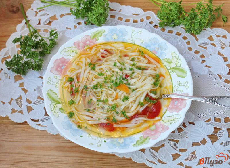 Фото приготовление рецепта: Суп с помидорами и лапшой «Удон» шаг №8