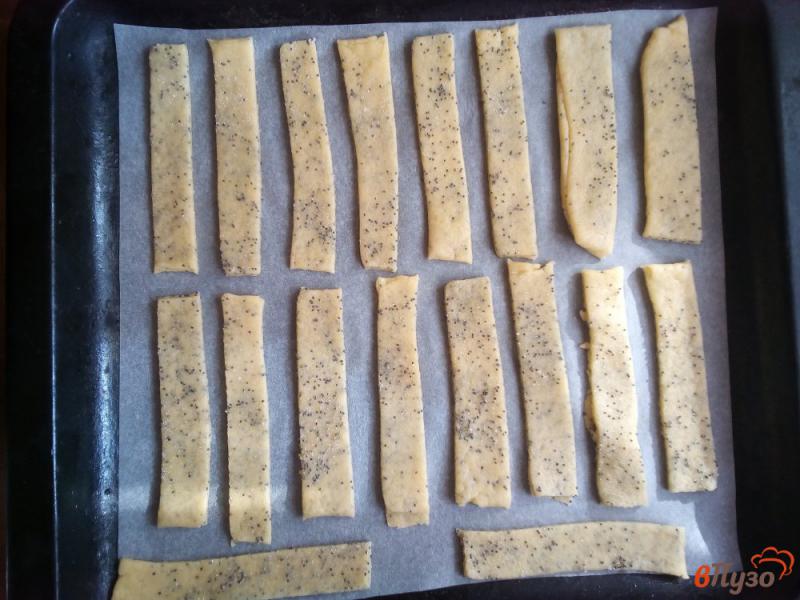 Фото приготовление рецепта: Слоёное песочное печенье с маком шаг №13