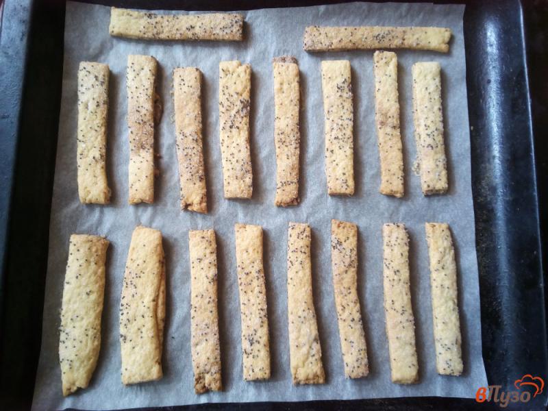 Фото приготовление рецепта: Слоёное песочное печенье с маком шаг №14