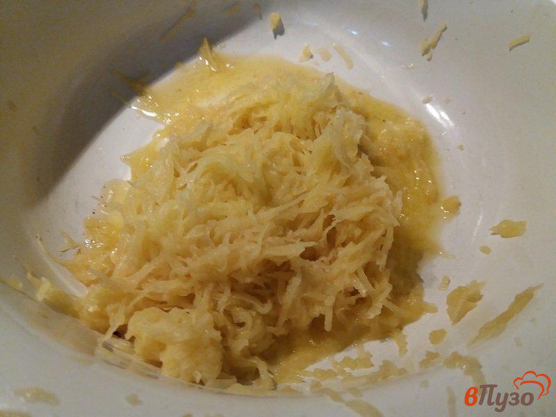 Фото приготовление рецепта: Драники или оладьи из картофеля с сыром и укропом шаг №1