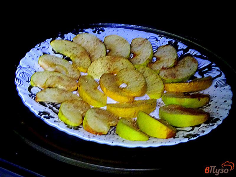 Фото приготовление рецепта: Яблочный десерт в микроволновке шаг №4