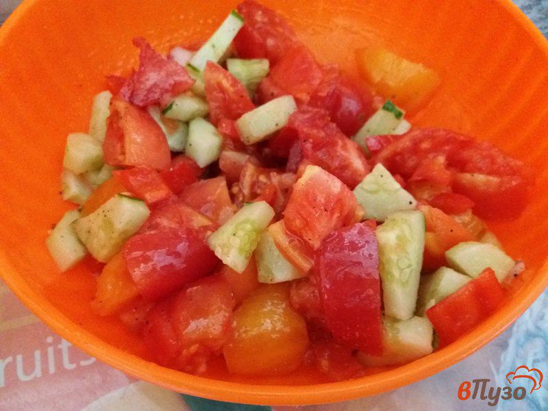 Фото приготовление рецепта: Овощной салат с оливковым маслом шаг №4