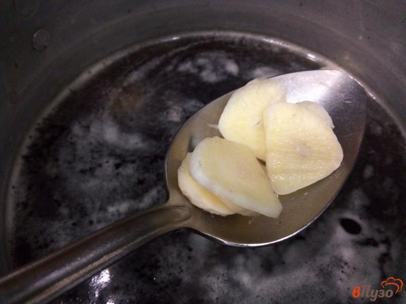 Фото приготовление рецепта: Креветки с соевым соусом и чесноком шаг №3