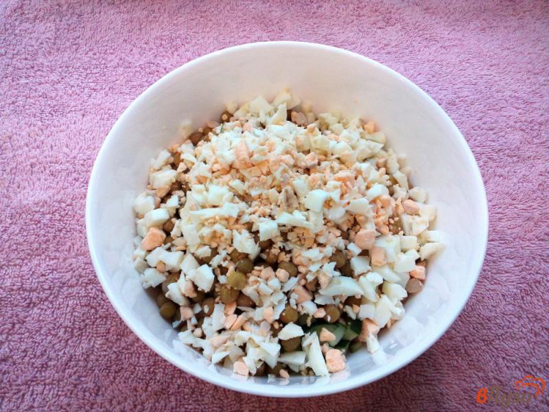 Фото приготовление рецепта: Салат с горошком и ветчиной шаг №5