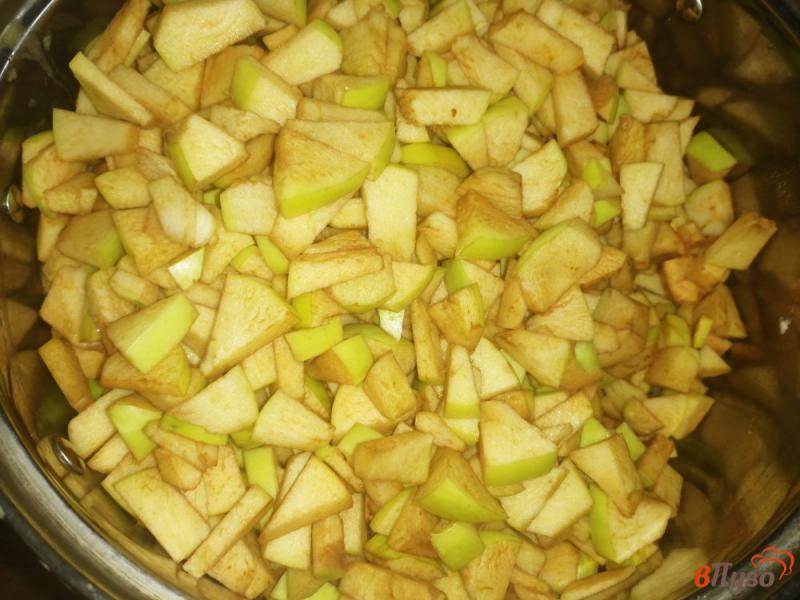 Фото приготовление рецепта: Сдобный пирог с яблоками шаг №7