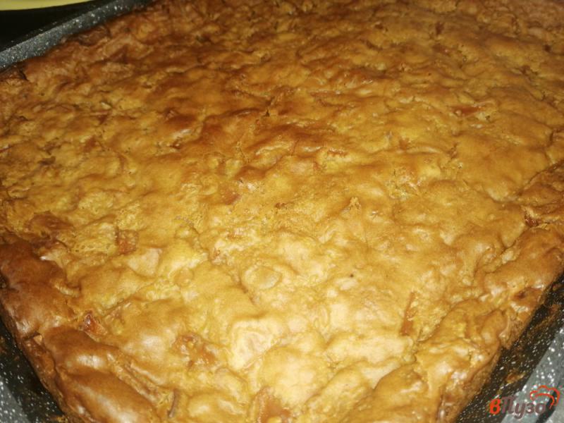 Фото приготовление рецепта: Сдобный пирог с яблоками шаг №11