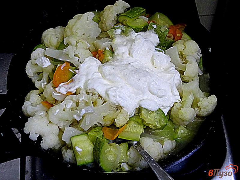 Фото приготовление рецепта: Рагу из цветной капусты и кабачка шаг №8