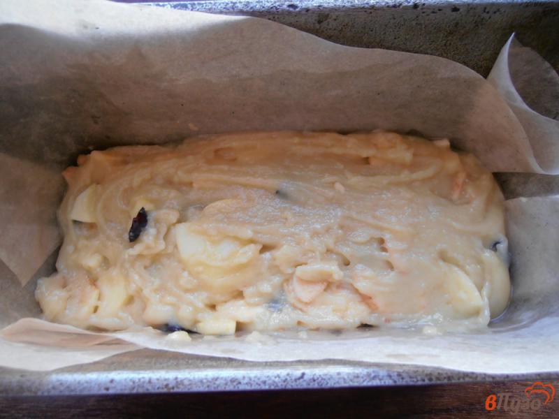 Фото приготовление рецепта: Яблочный пирог с глазурью шаг №6