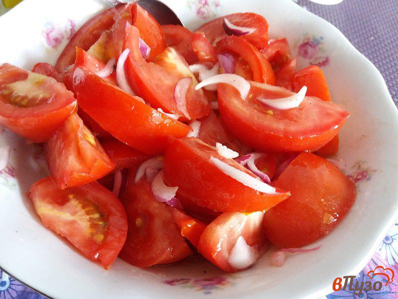 Фото приготовление рецепта: Салат из помидоров и красного лука шаг №7