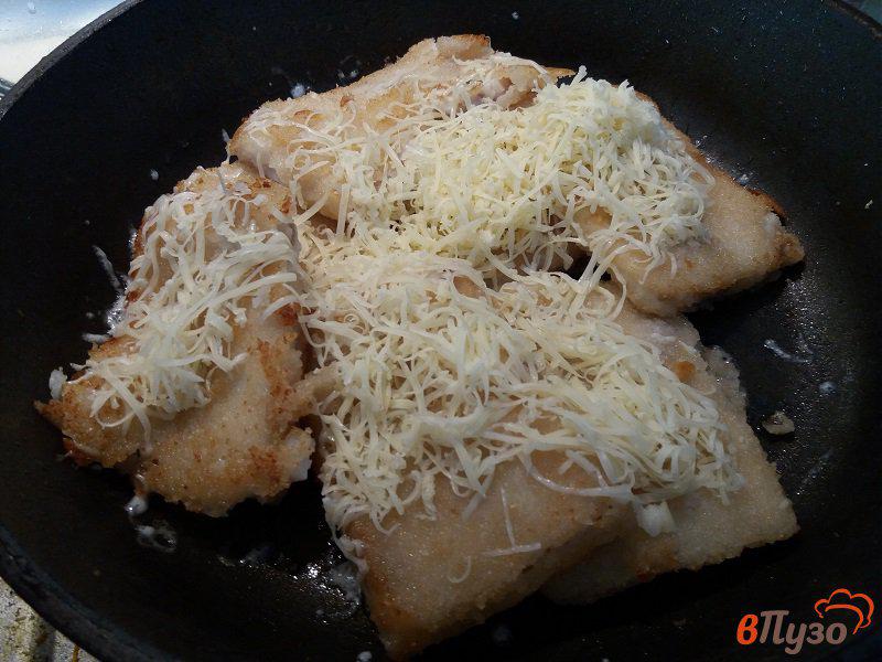 Фото приготовление рецепта: Жаренное филе трески  с сыром в панировке шаг №4