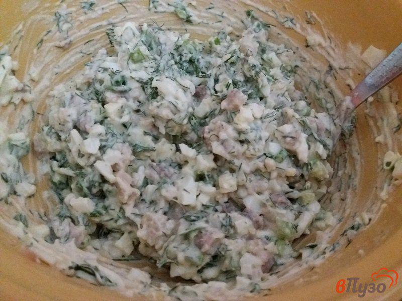 Фото приготовление рецепта: Салат из сельди с яйцом шаг №7